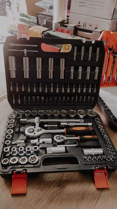 Набор инструментов, набор головок и трещеток