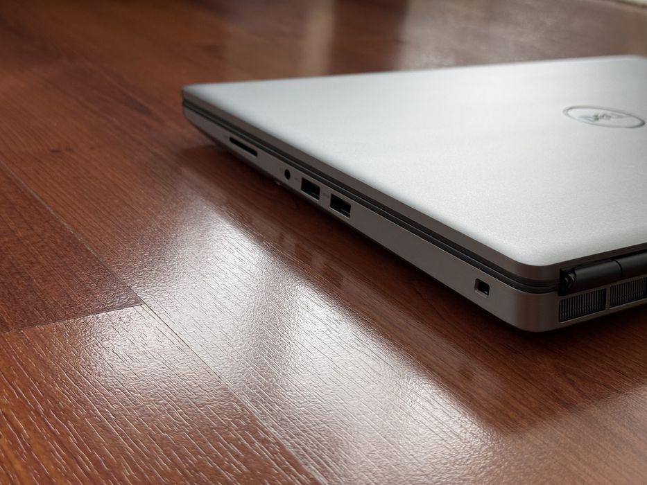 15.6’FHD IPS 500nits/RTX A3000 6GB/Xeon W11855M/Dell Precision 7560