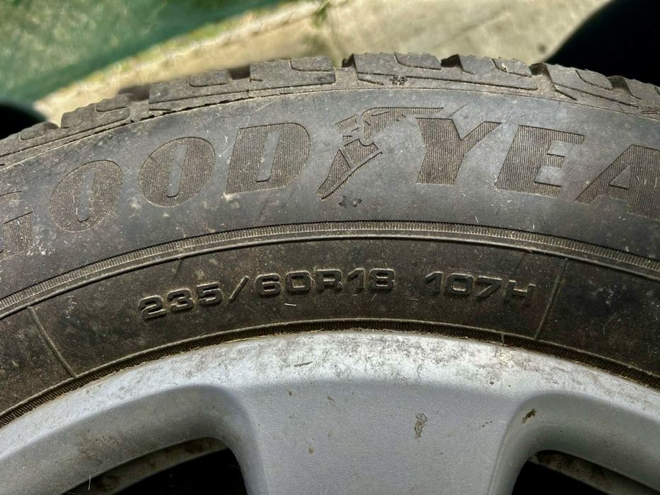 235 60 18 гуми с джанти Audi