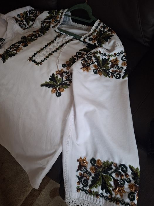 Vând cămașa național