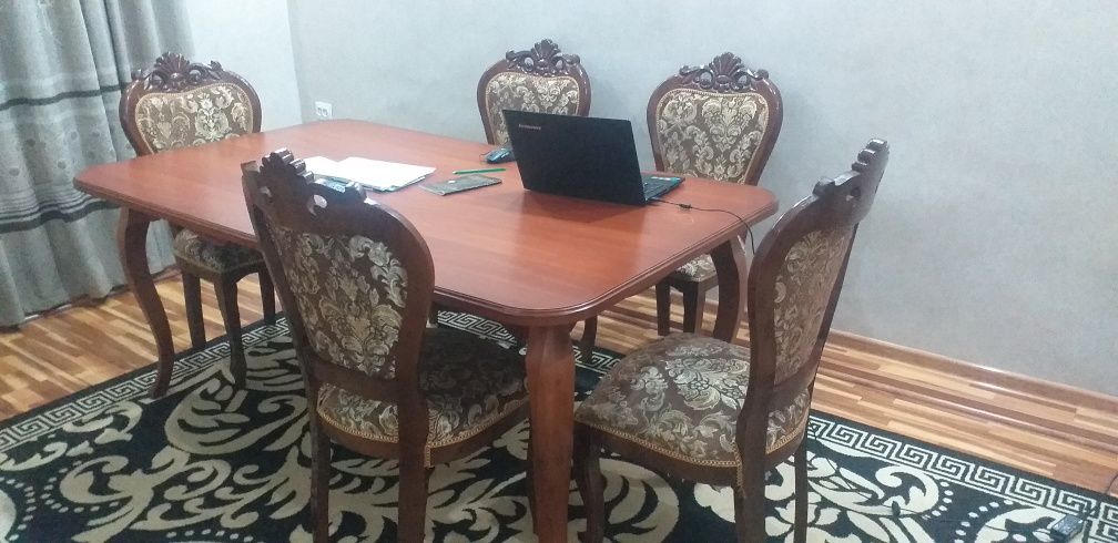 Продам свою гостинную и спальнюю мебель . Торг на месте!