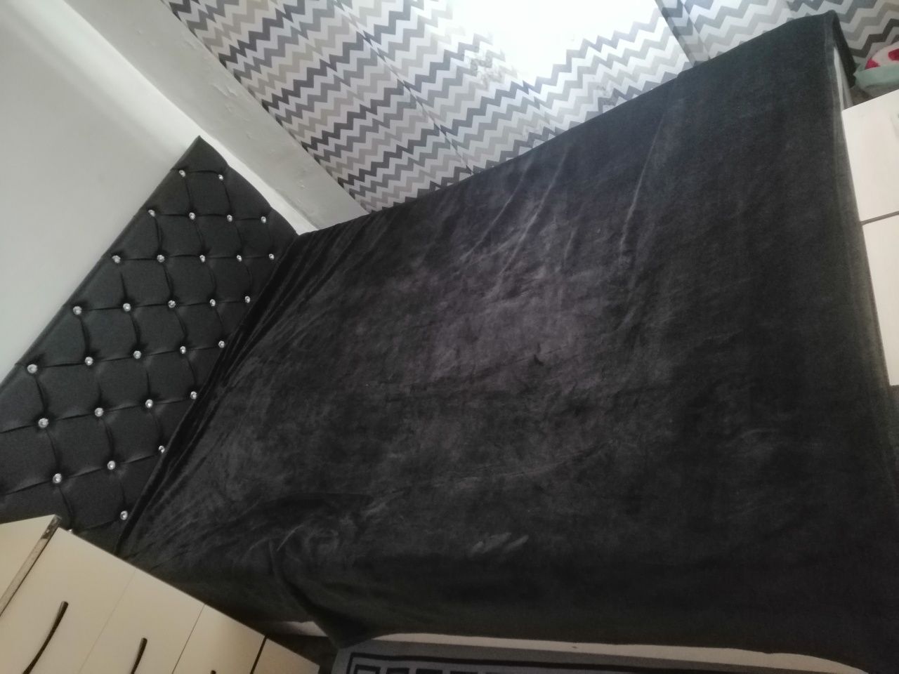 Продам 2х спальную кровать с матрасом