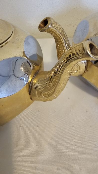 2 ceainice aurite,made in Korea.