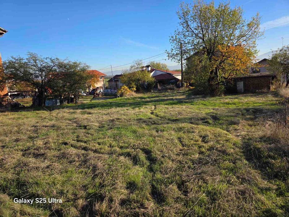 Продавам УПИ с.Подгумер