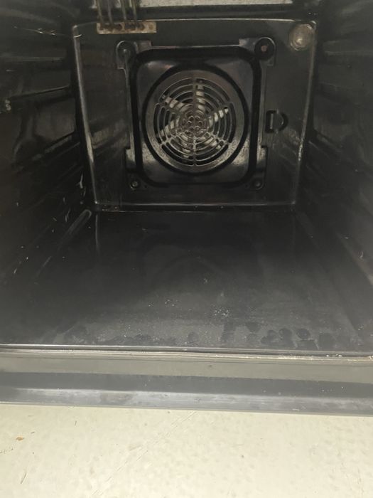 Cuptor incorporabil Hansa pentru piese