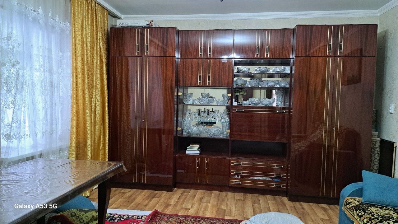 ЧЕШСКИЙ ШКАФ ДЛЯ ЗАЛА очень красивый