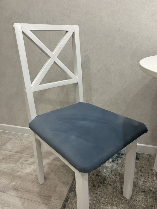 Стулья 4 штуки.