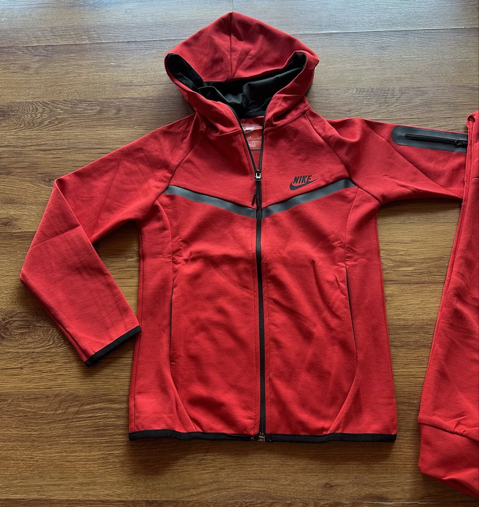 Детски,памучен,червен екип Nike
