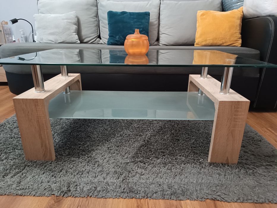 Стъклена холна маса