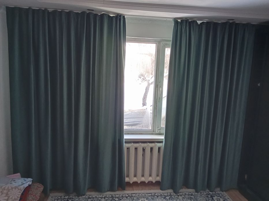 Штор две пары зелёный цвет