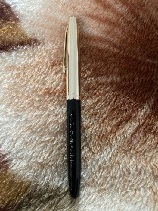 Stilou chinezesc cu penita suflata in aur