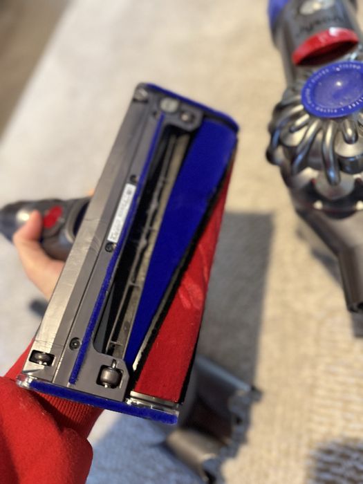 Corp dyson v8 + accesorii