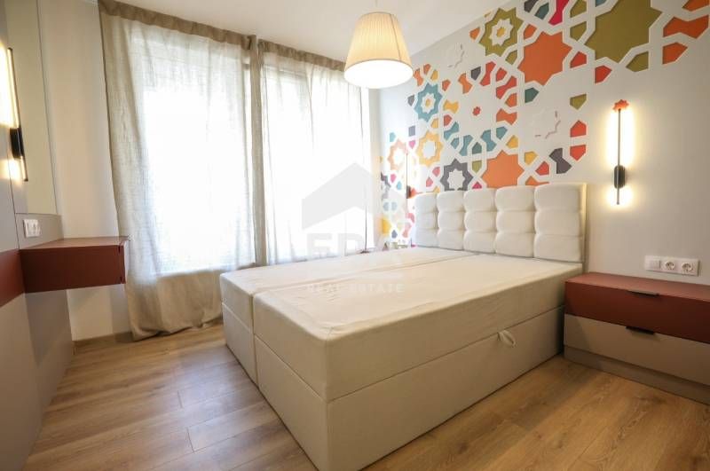 Продава се Тристаен апартамент в София, Център - 104 кв.м за 3222 €/кв.м - Снимка #2