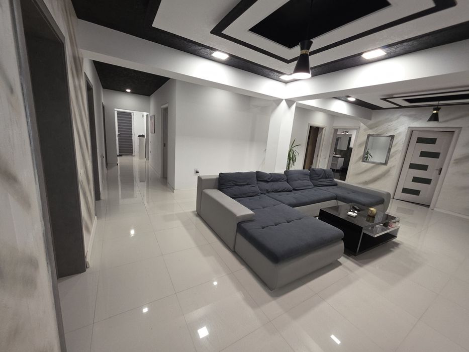 Închiriez apartament 4 camere