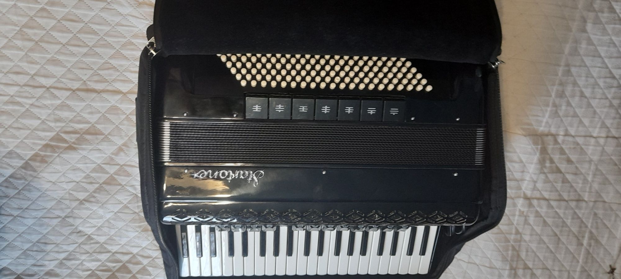 Acordeon StarTone 120 VI Black