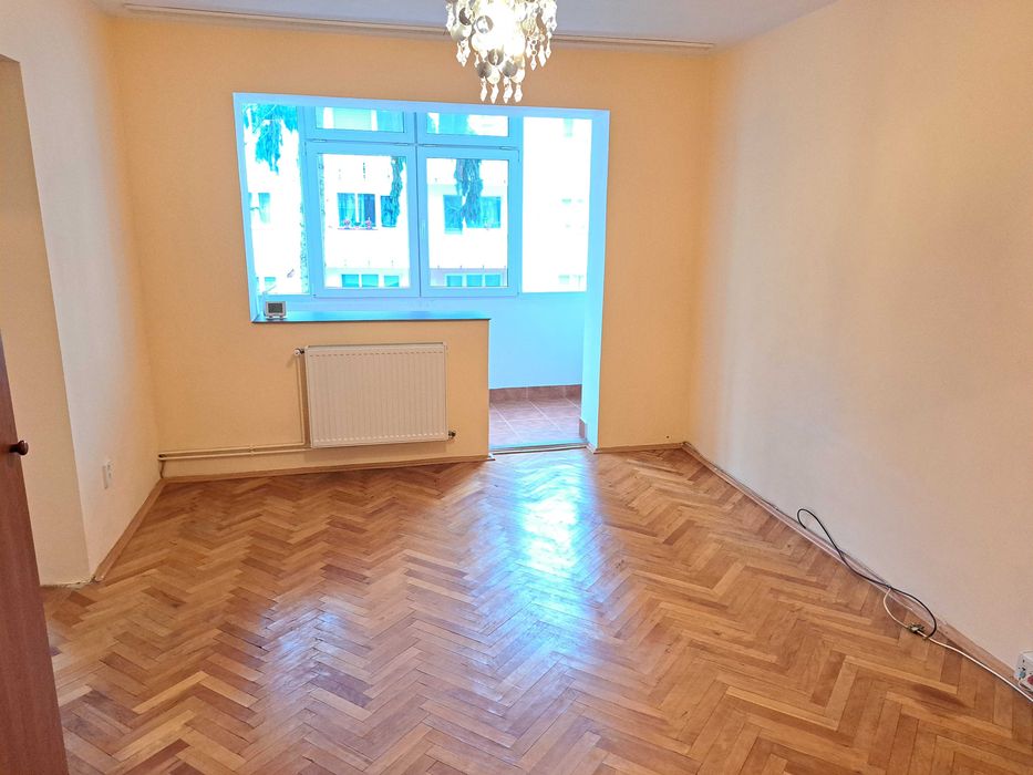 Vand apartament 2 camere, circular, TG. Mures, Dambu