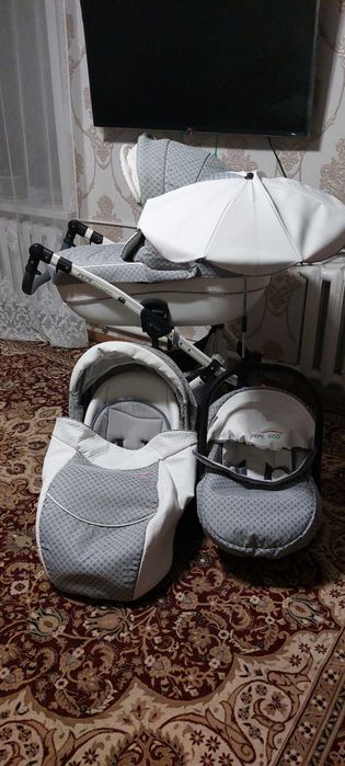 Продам детские коляски (цена за обе коляски)