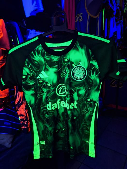 Детски флуоресцентен футболен екип на СЕЛТИК!