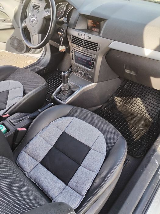 Vând Opel Astra GTC Sport