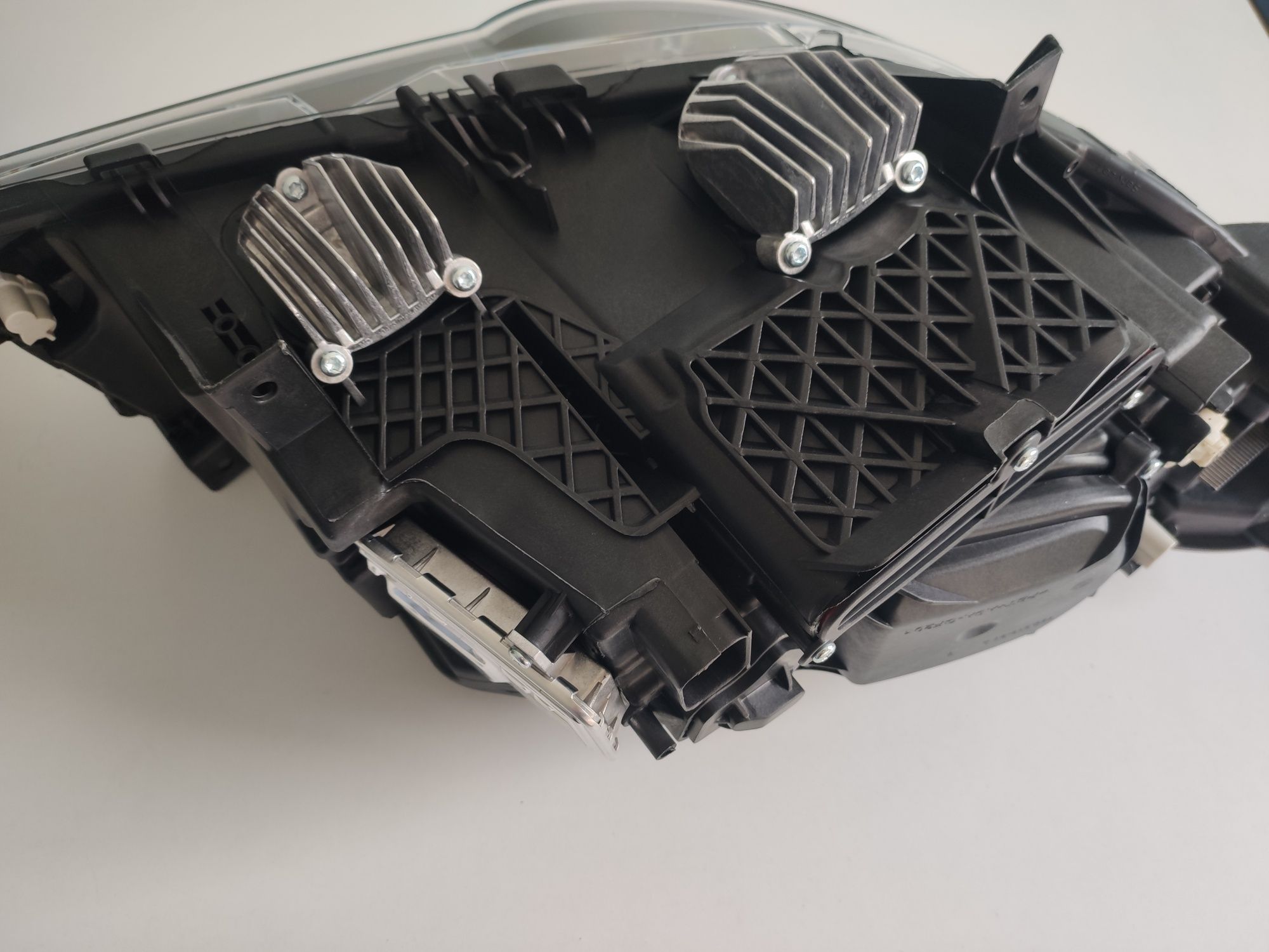 Пълен комплект фарове за BMW F10,F11 LCI ФЕЙСЛИФТ КСЕНОН