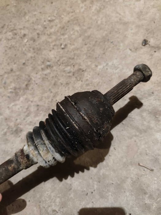 Полуоска Москвич Алеко