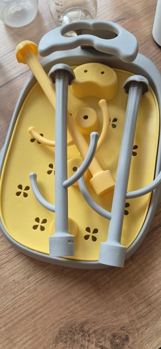 Шишета, термос и стойка за шишета