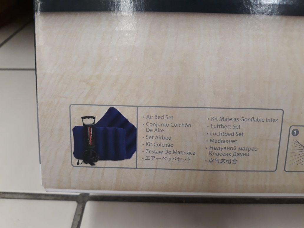 Saltea gonflabilă INTEX 2 persoane +2 perne +pompa/ Nouă!