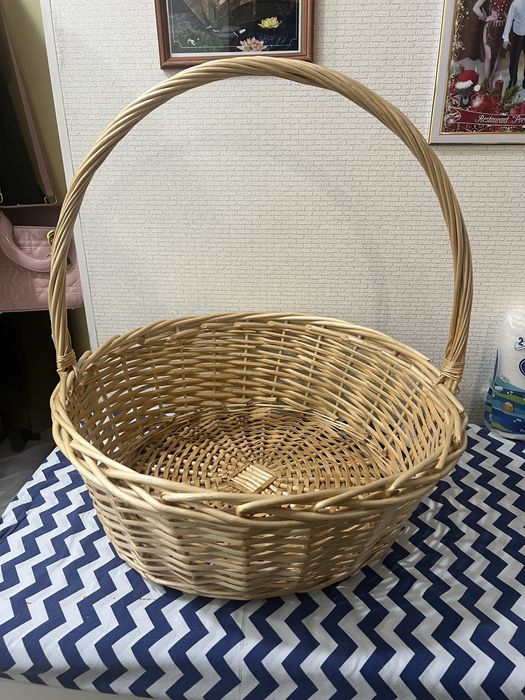 Продам плетенную корзину