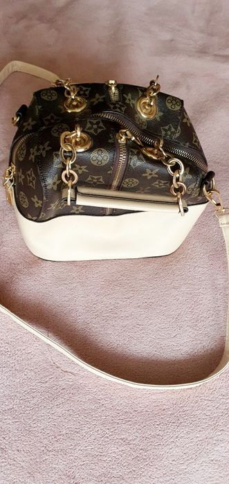 Елегантна дамска Louis Vuitton чанта в кафяво и бежово с класически мо