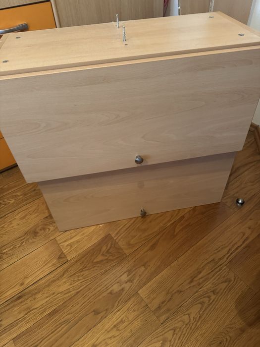 Шкафове за стена - лесен монтаж