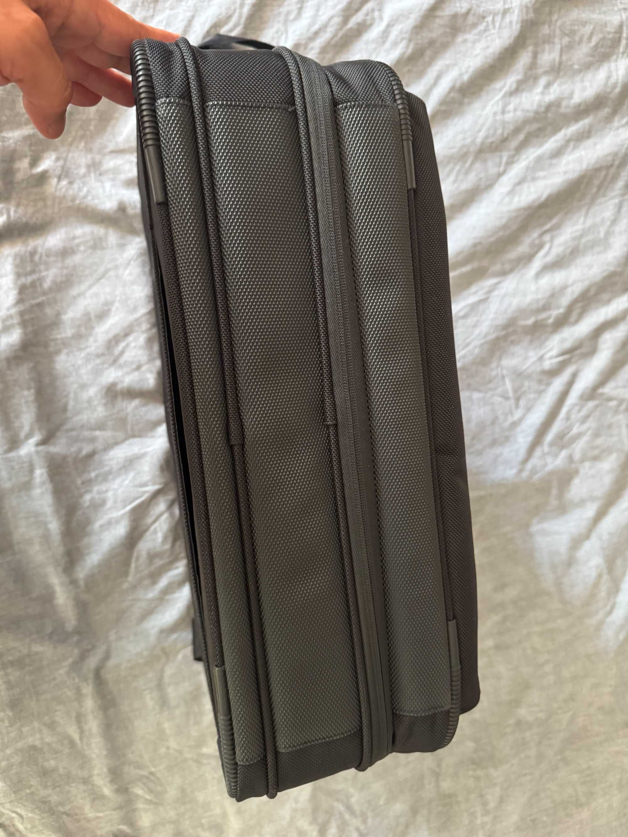 Geanta laptop DICOTA (45 x 35 x 18 cm) 4 compartimente aspect nou