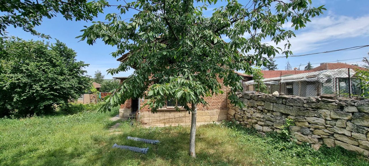 Продава се Къща в с. Гецово, Област Разград - 55 кв.м за 788 €/кв.м - Снимка #3