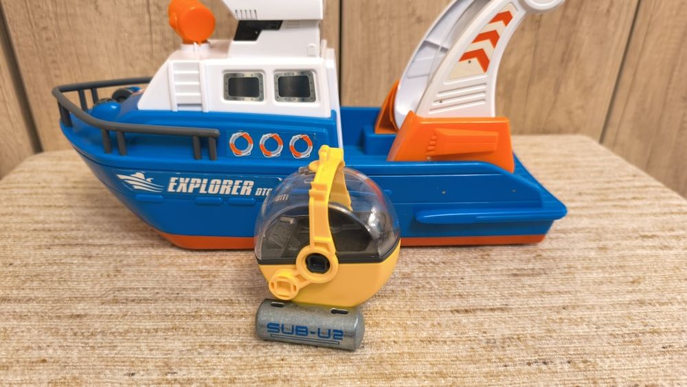 Barca de explorare Dickie cu submarin