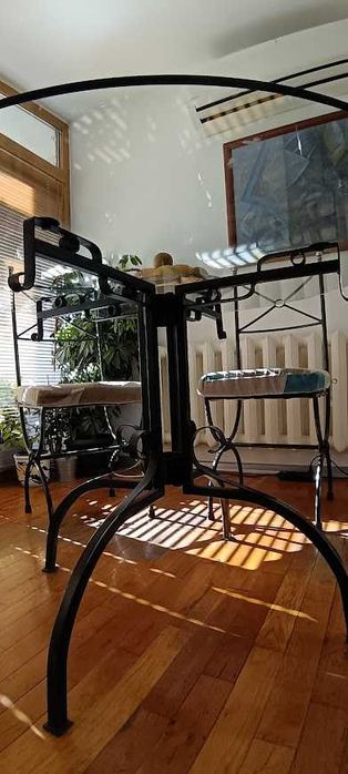 Маса и шест стола -ковано желязо и стъкло