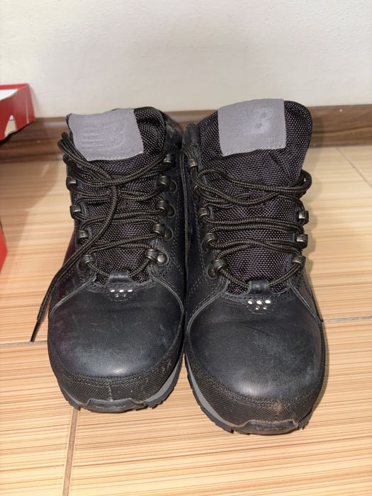 Adidasi New Balance, purtati o singura data.