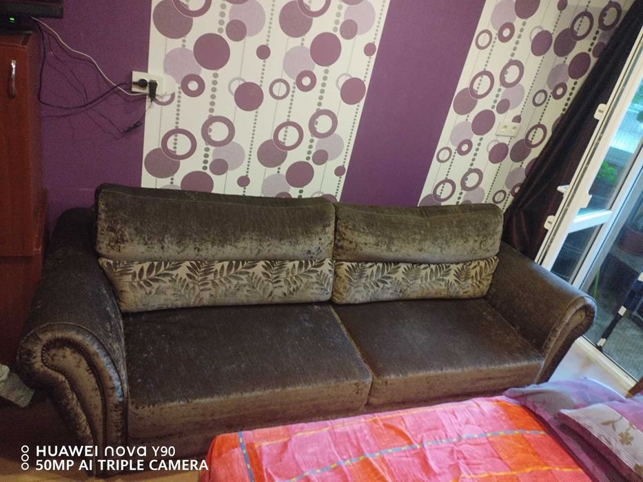 Разтегателен диван