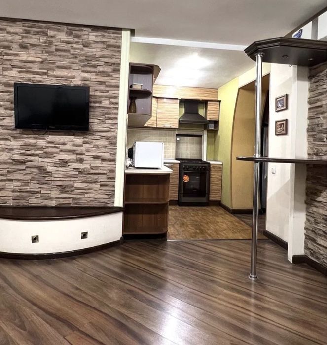 Квартира продается 2/2/4 на Ц 7