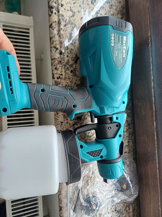 Pistol de vopsit cu 4 duze și 3 modele de pulverizare!