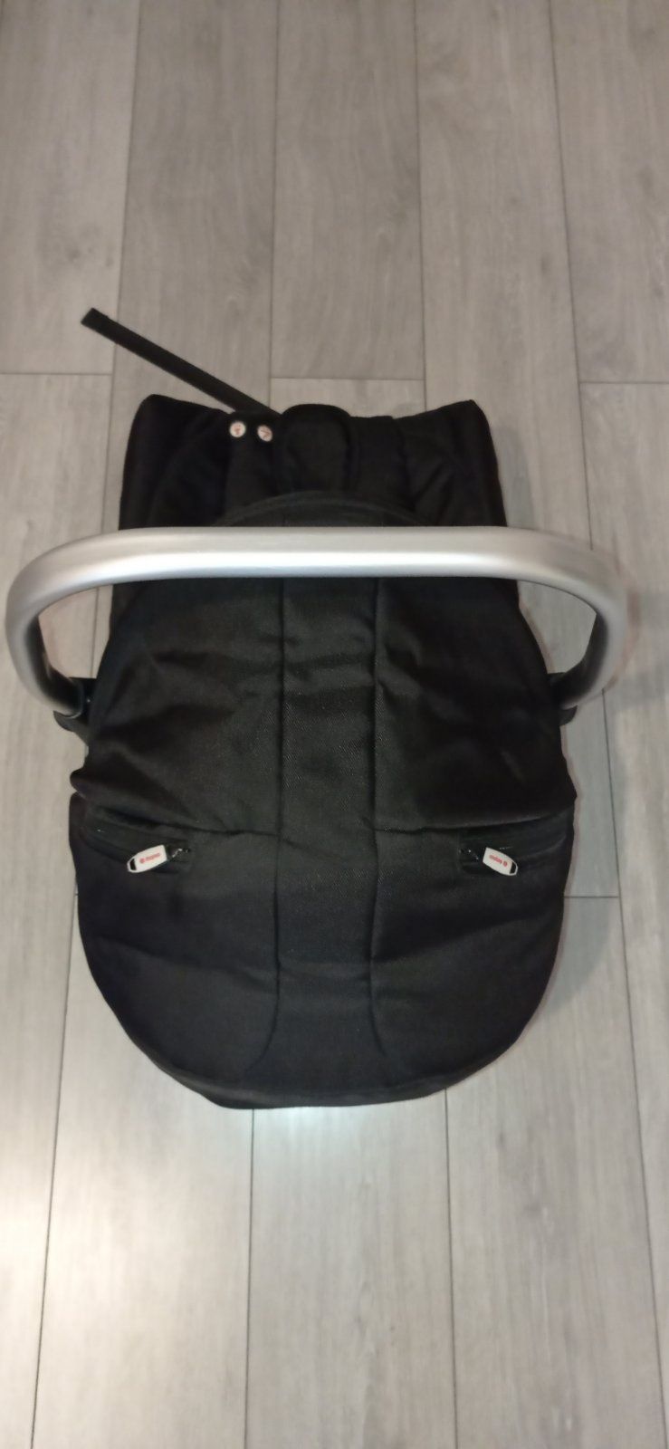 Столче за кола Mutsy Traveller  (0-13kg) + адаптери за шаси EVO