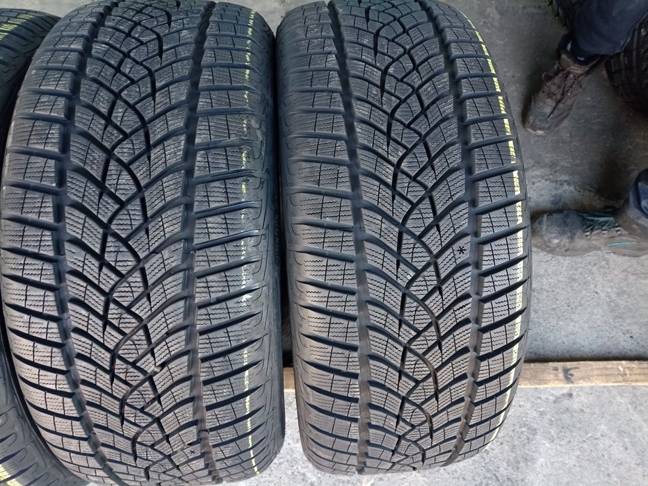 4 anvelope de iarna ca si noi Goodyear 255/45 R19 2xdot 2522 2xdot4021