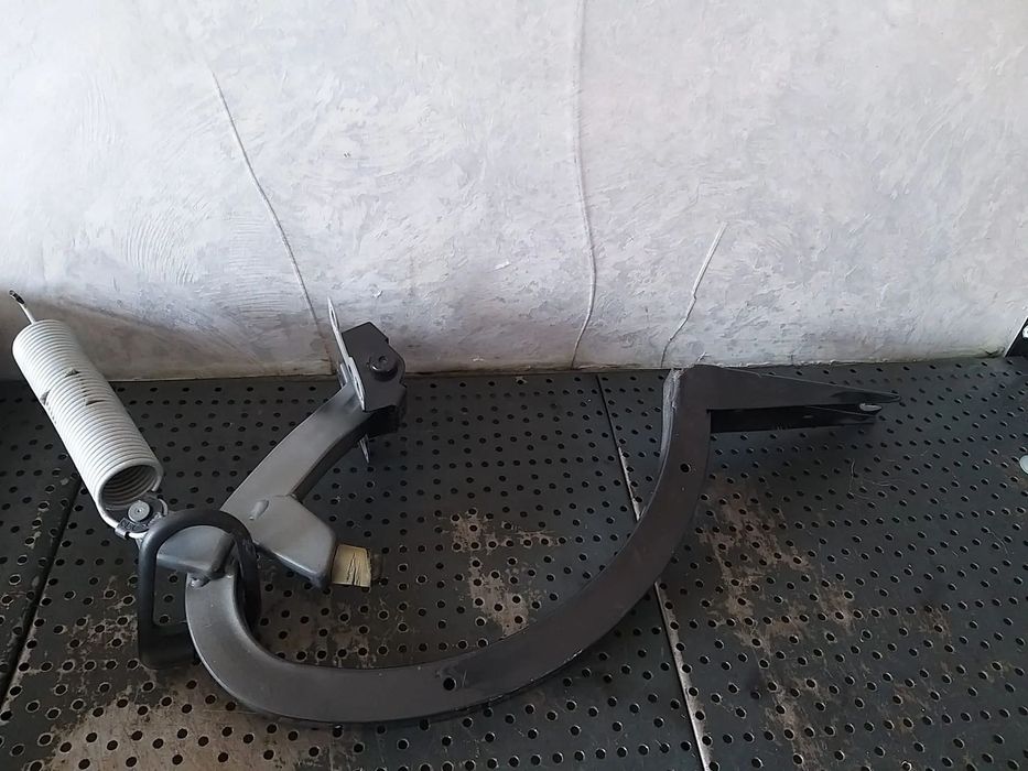 Balama stanga portbagaj audi a4 b9 8w 8w5827301a