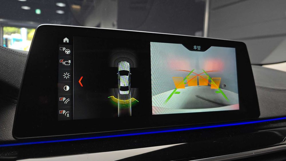 BMW 5-Series 520i Luxury   02