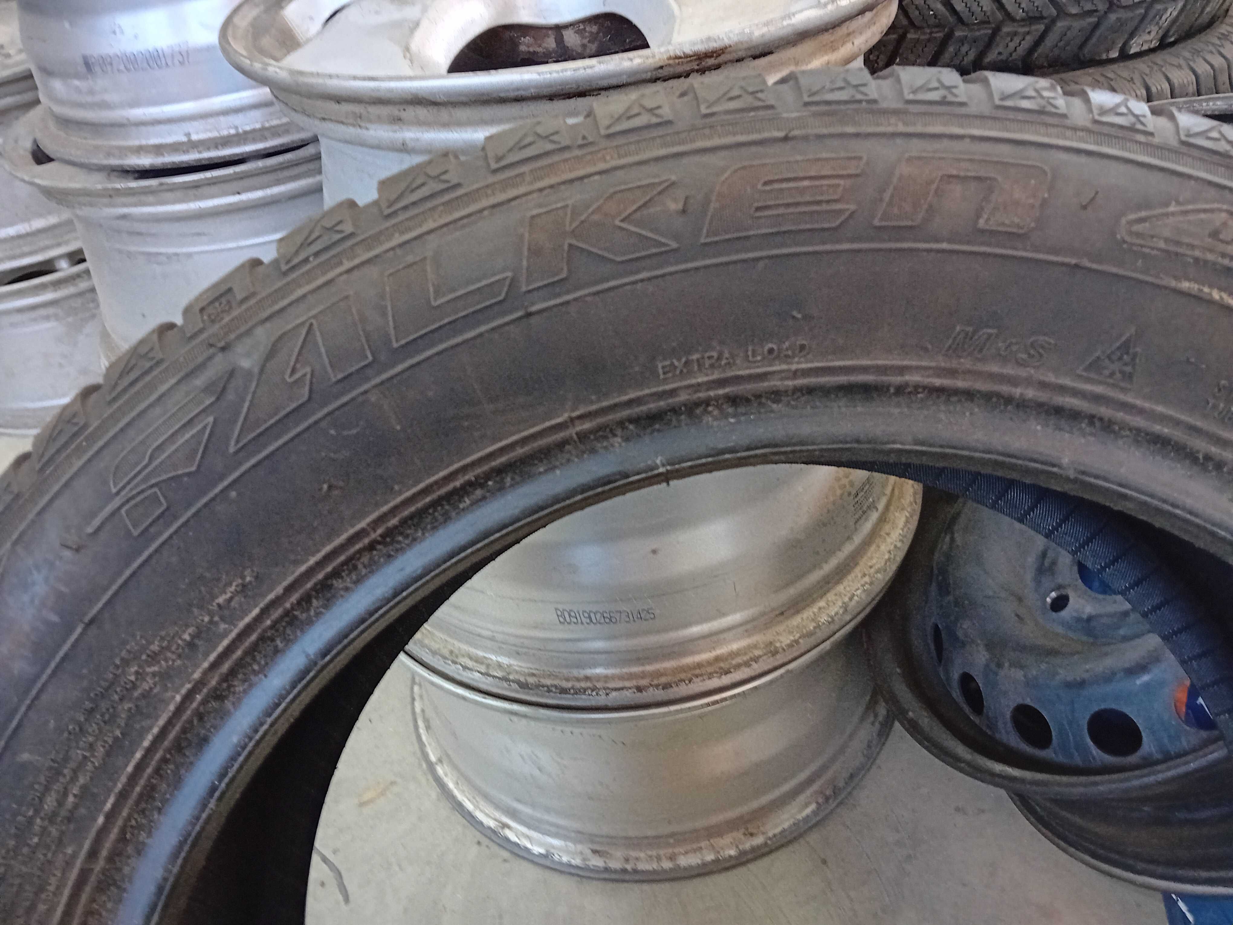 2бр всесезонни гуми Falken 215 55 17 dot0521