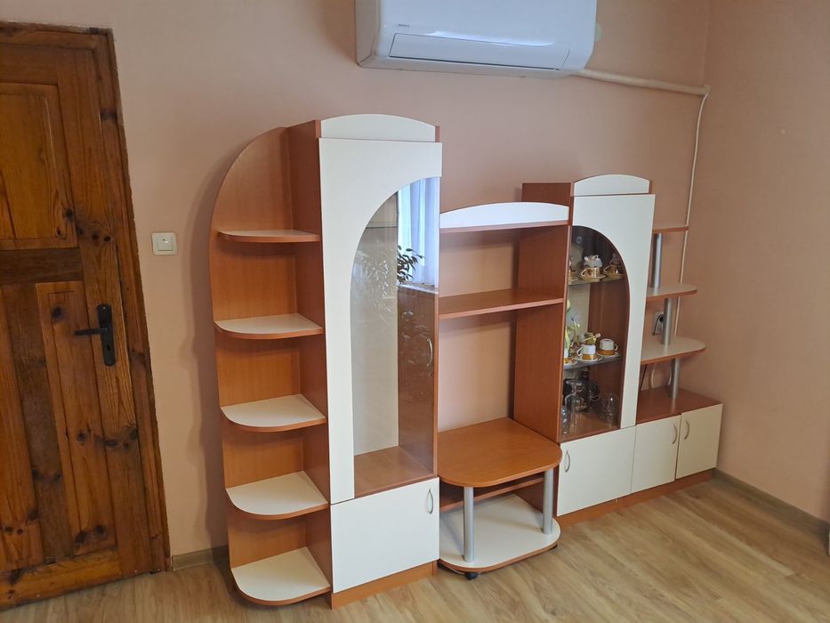 Холна, дневна секция.