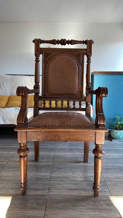 Vând scaun/tron model deosebit