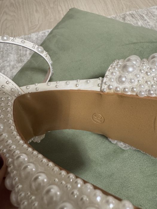 Sandale mireasa cu perle albe ,13 cm inaltimea .Sunt noi