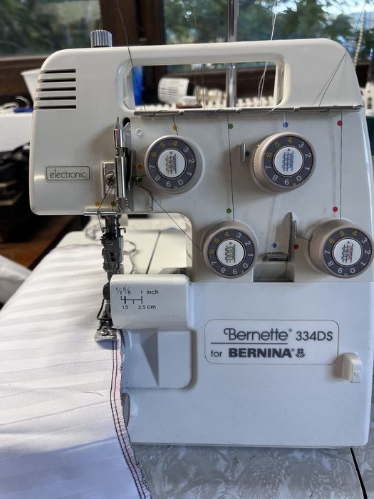 Masina de surfilat-overlock  Bernette 334DS by Bernina