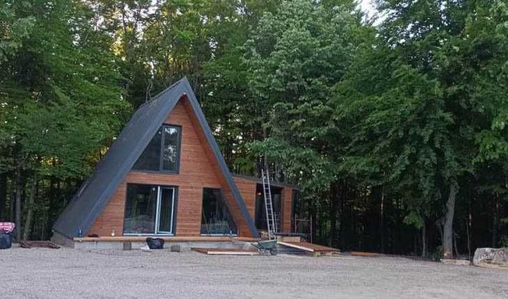 Cabana stil A-Frame si case din structura de lemn