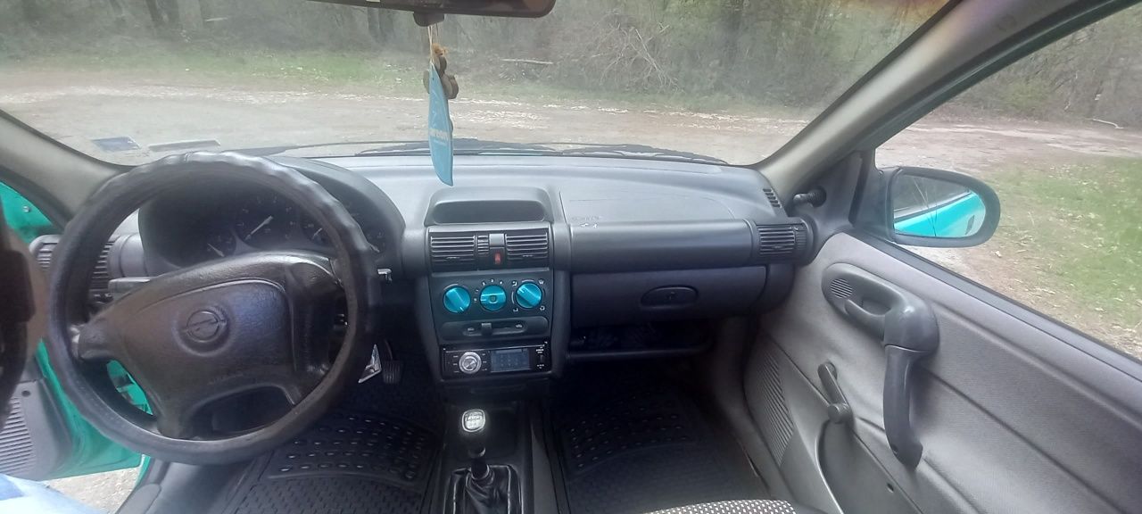 Опел корса б 1.2 бензин