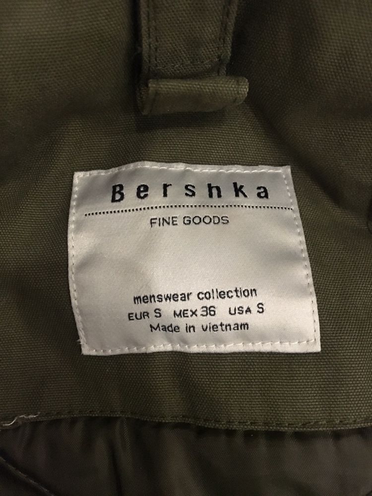 Vand geaca Bershka marime 36 S